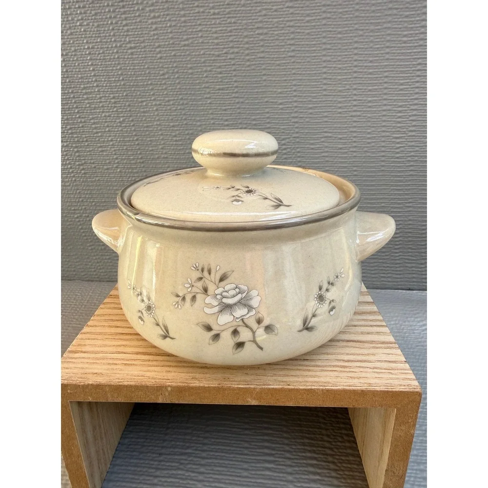 Southampton Stoneware Floral Lidded Casserole Dish Bean Pot Made in Japan Cream